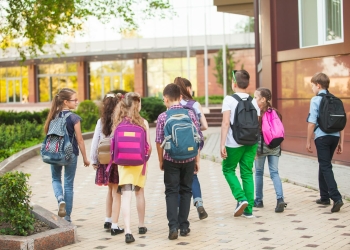 Mientras que docentes ven la jornada continua como una oportunidad para mejorar la organización y la conciliación, otros están preocupados por sus efectos negativos en el rendimiento y el bienestar de los estudiantes / andrey.a.v / Freepik